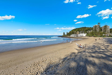 Pacific Regis Beachfront Holiday Apartments - Tourism Guide 2