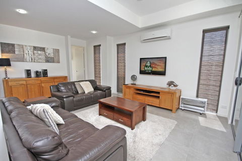 48 Boardrider Crescent, Mt Coolum - Pet Friendly, WiFi, Linen Incl. 500 BOND - Travel Search 4