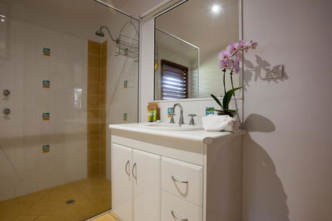 Cassawong Cottages - Travel Search 11