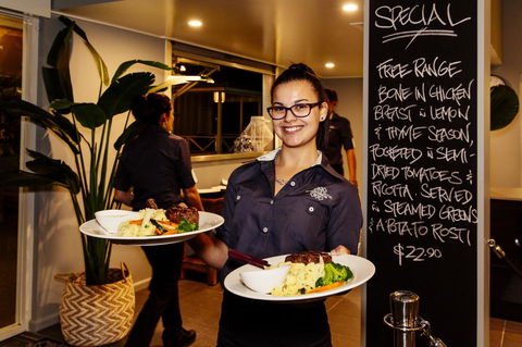 Shamrock Gardens Motel - Travel Agents 8