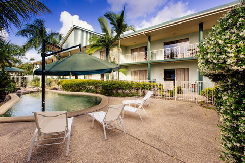 Shamrock Gardens Motel - Travel Agents 10