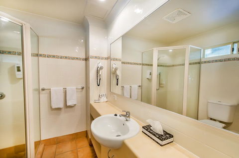 Shamrock Gardens Motel - Travel Agents 6