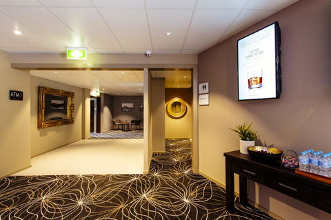 Shamrock Gardens Motel - Travel Agents 9