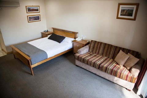 Eastgate On The Range Motel - Travel Agents 9