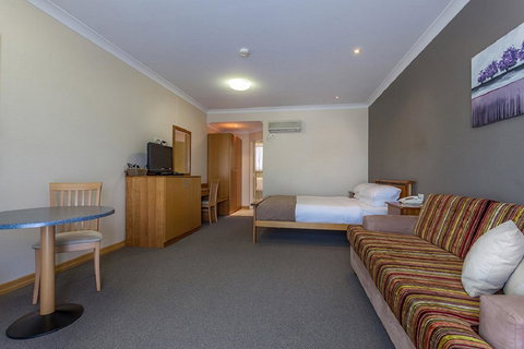 Eastgate On The Range Motel - Travel Agents 4