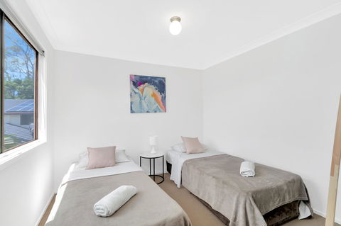 Fountain View Estate - We Accommodate - Travel Search 3