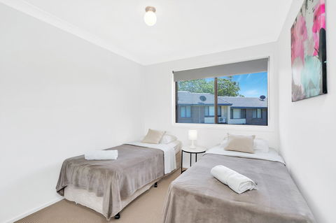 Fountain View Estate - We Accommodate - Travel Search 4