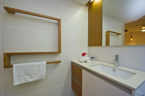 Maggies Beachfront Apartment 13 - Tourism Guide 13