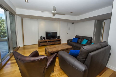 Maggies Beachfront Apartment 13 - Tourism Guide 15
