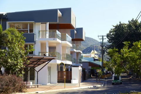 Maggies Beachfront Apartment 13 - Tourism Guide 1