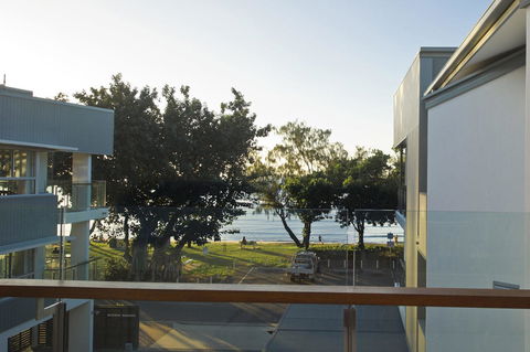 Maggies Beachfront Apartment 13 - Tourism Guide 9