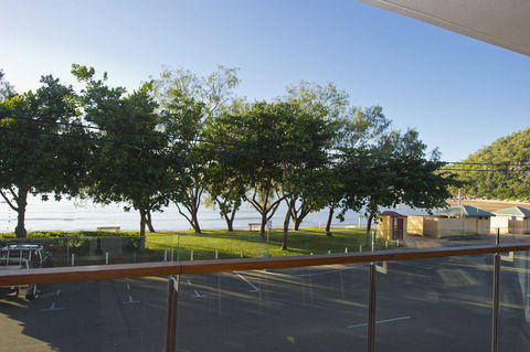 Maggies Beachfront Apartment 10 - Tourism Guide 8