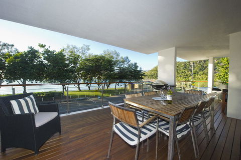 Maggies Beachfront Apartment 10 - Tourism Guide 5