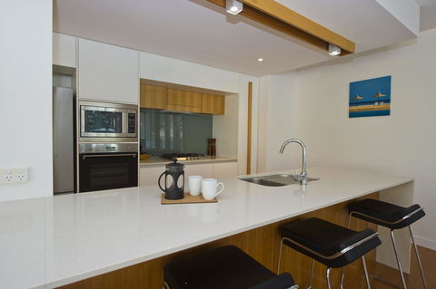Maggies Beachfront Apartment 10 - Tourism Guide 6