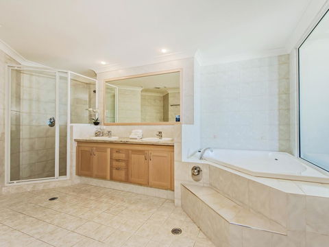 Oceana On Broadbeach - Tourism Guide 2