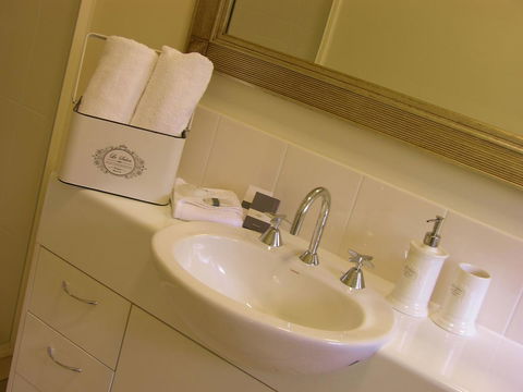 Apple Tree Cottage Montville - Cruises Travel 19