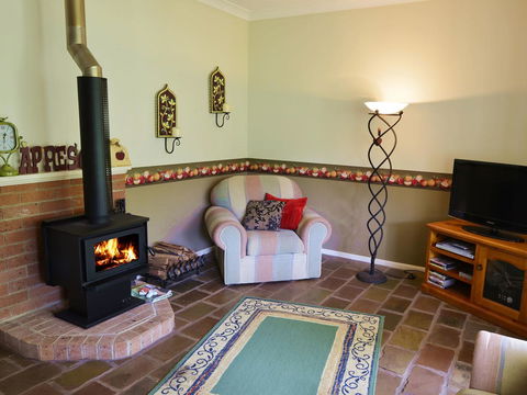 Apple Tree Cottage Montville - Cruises Travel 4