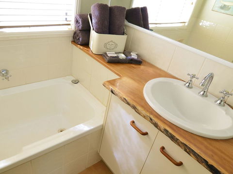 Apple Tree Cottage Montville - Cruises Travel 10