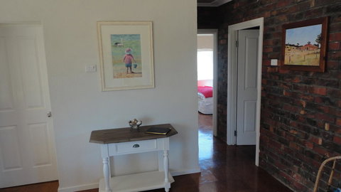 Ratcliff Cottage - Travel Search 13