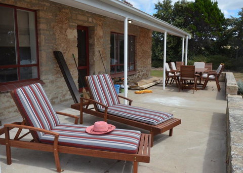 Ratcliff Cottage - Travel Search 12