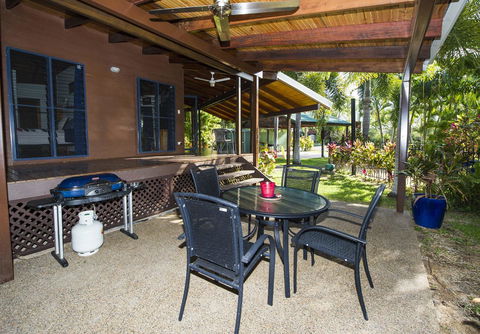 Magnetic Cottage - Travel Search 7