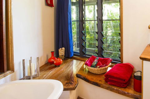 Magnetic Cottage - Travel Search 0