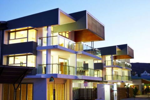 Maggies Beachfront Apartment 6 - Tourism Guide 1