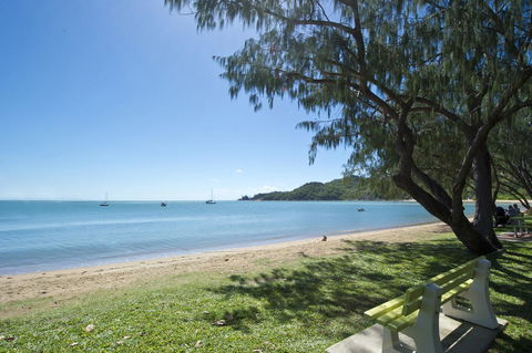 Maggies Beachfront Apartment 6 - Tourism Guide 4