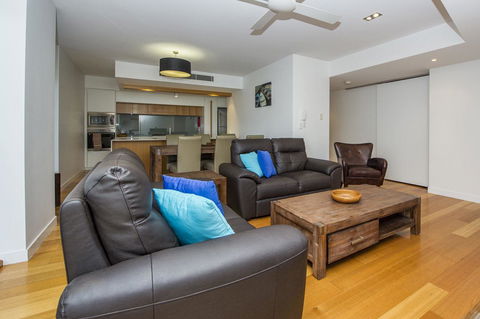 Maggies Beachfront Apartment 6 - Tourism Guide 2