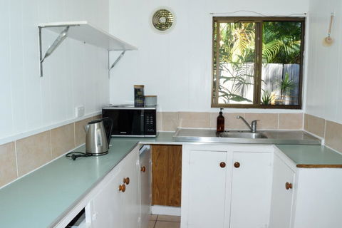 1 Min. Walk To Beach Horeseshoe Bay Holiday Units - Travel Search 5