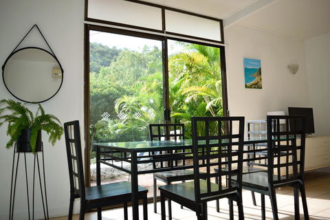 1 Min. Walk To Beach Horeseshoe Bay Holiday Units - Travel Search 3