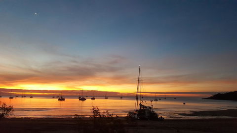 1 Min. Walk To Beach Horeseshoe Bay Holiday Units - Travel Search 12