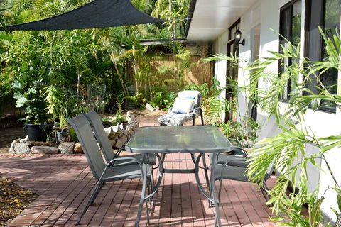 1 Min. Walk To Beach Horeseshoe Bay Holiday Units - Travel Search 4