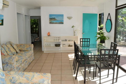 1 Min. Walk To Beach Horeseshoe Bay Holiday Units - Travel Search 2