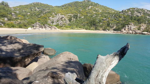 1 Min. Walk To Beach Horeseshoe Bay Holiday Units - Travel Search 11