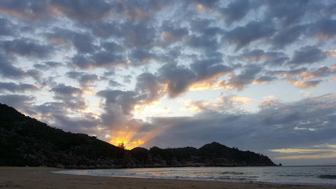 1 Min. Walk To Beach Horeseshoe Bay Holiday Units - Travel Search 14