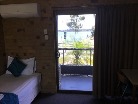 Bribie Waterways Motel - Cruises Travel 13