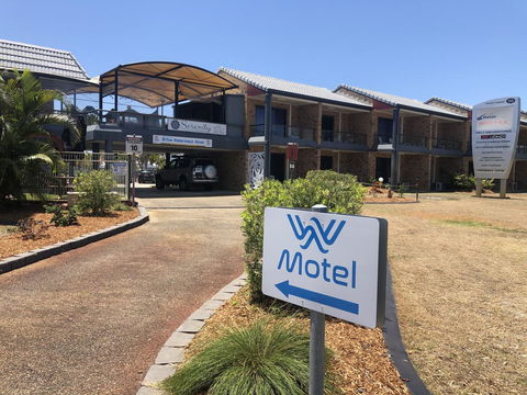 Bribie Waterways Motel - Cruises Travel 1