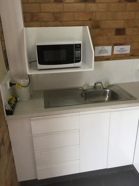 Bribie Waterways Motel - Cruises Travel 30