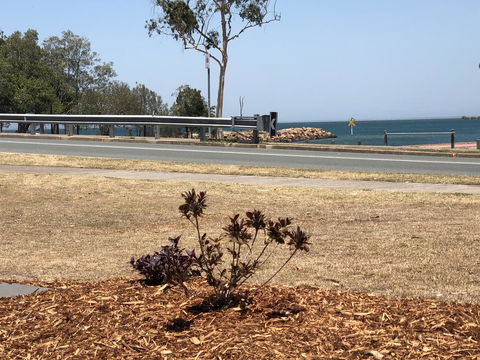 Bribie Waterways Motel - Cruises Travel 18