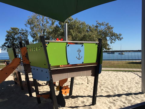 Bribie Waterways Motel - Cruises Travel 23