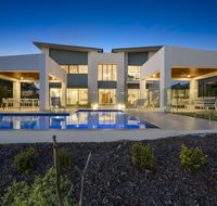 Luxury Canal Front Holiday House - Tourism Guide