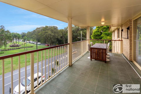 Immaculate Spacious Second Floor Unit Overlooking Pristine Parklands - Tourism Guide 2