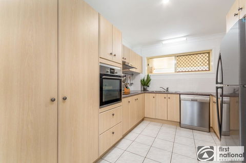 Immaculate Spacious Second Floor Unit Overlooking Pristine Parklands - Tourism Guide 7