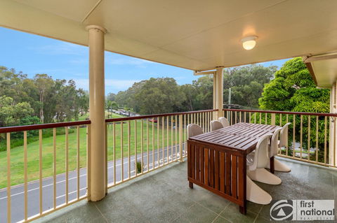 Immaculate Spacious Second Floor Unit Overlooking Pristine Parklands - Tourism Guide 0