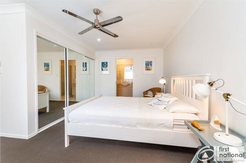 Immaculate Spacious Second Floor Unit Overlooking Pristine Parklands - Tourism Guide 11