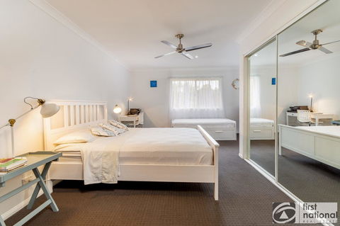 Immaculate Spacious Second Floor Unit Overlooking Pristine Parklands - Tourism Guide 12