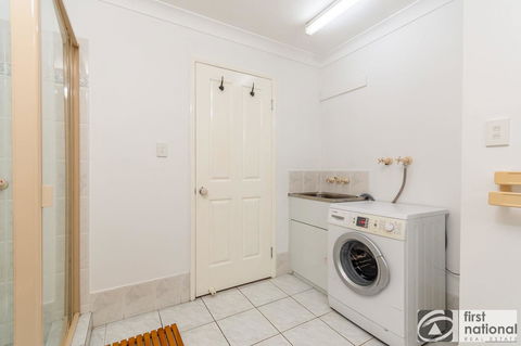 Immaculate Spacious Second Floor Unit Overlooking Pristine Parklands - Tourism Guide 5