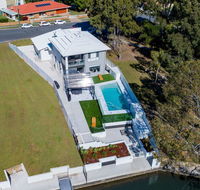 Stunning Canal Home Oh So Close To The Waterfront - Tourism Guide