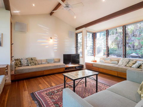 Laguna House - Travel Search 4